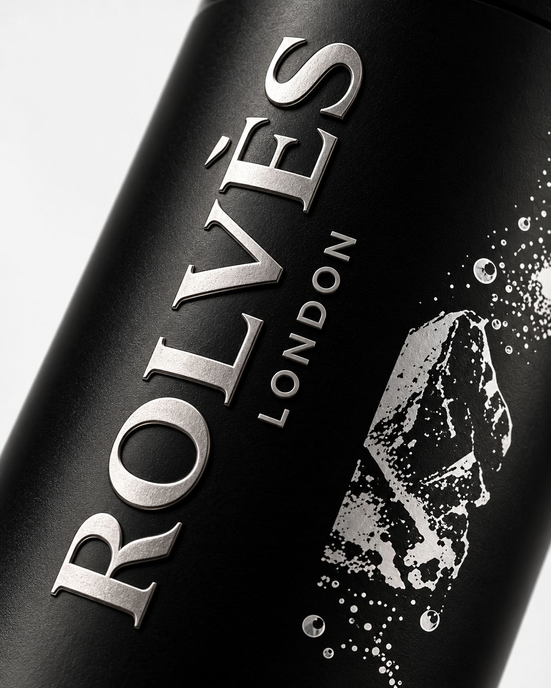 ROLVES Power Wax siyah ambalaj üzerindeki logo ve desenin yakın çekimi